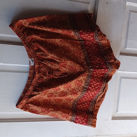 Realwear Longsleeve Blouse and Shorts Set Red and Brown Floral Design.Size 26/28 - Picture 8 of 9